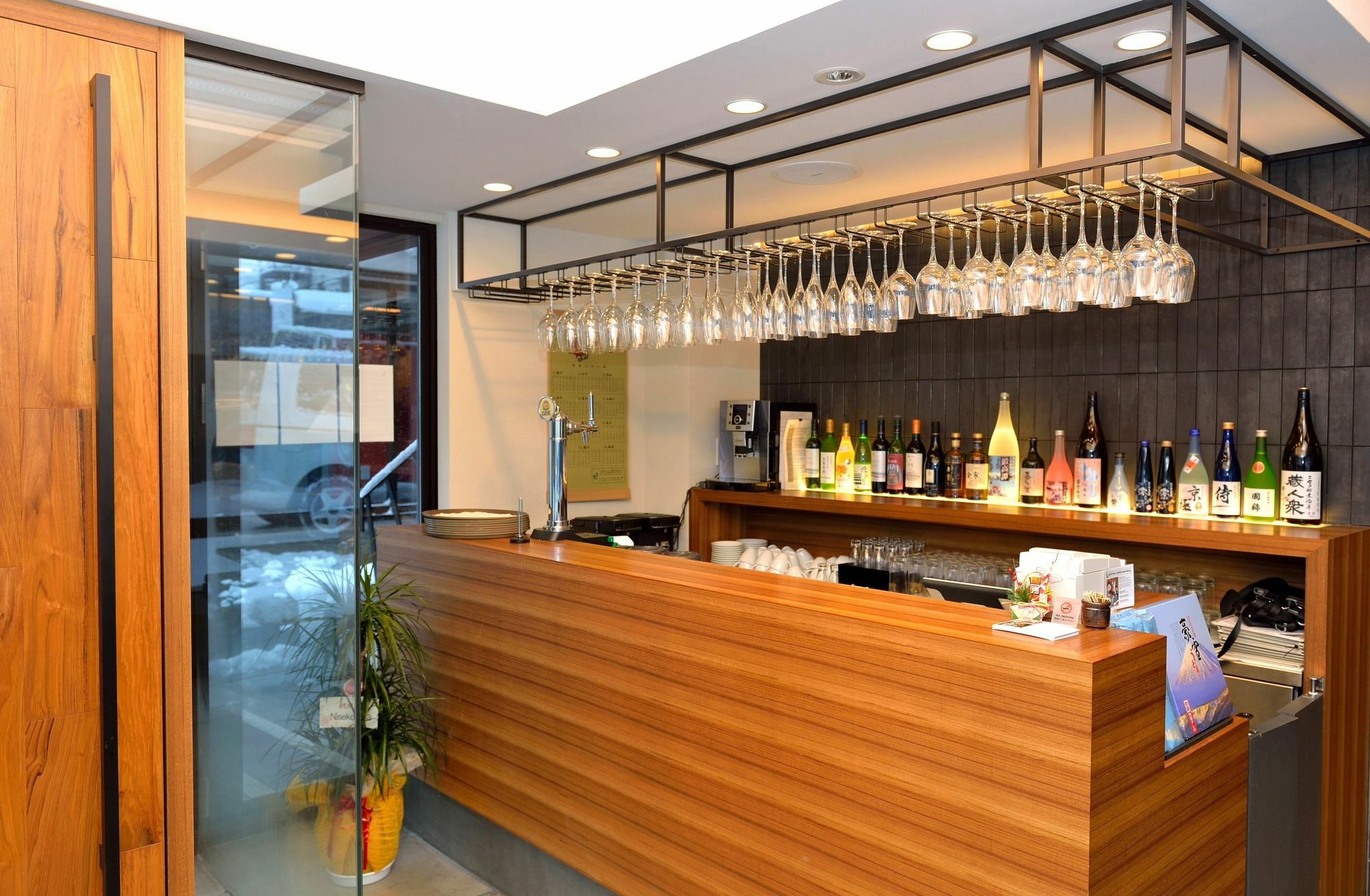 Matthew Suites Ōmagari Екстериор снимка